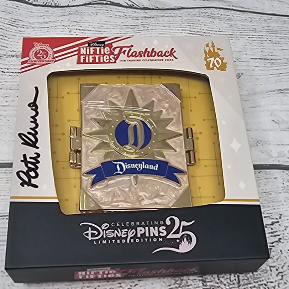 NEW! Disneyland Goofy Exploring Frontierland & Adventuraland Z fold LE 250 Pin A - Picture 1 of 3